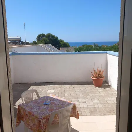 Trullo Di Mare 2 לינה וארוחת בוקר מרינה די ליצאנו
